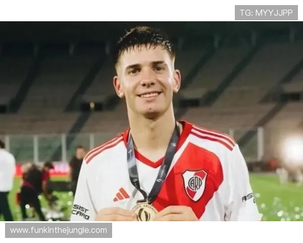 外媒:阿森纳与切尔西有意17岁阿根廷中场马斯坦托诺 外媒:阿森纳与切尔西有意17岁阿根廷中场马斯坦托诺